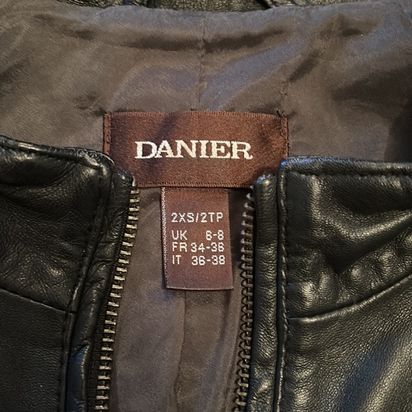 Danier leather jacket - Picture 2 of 7